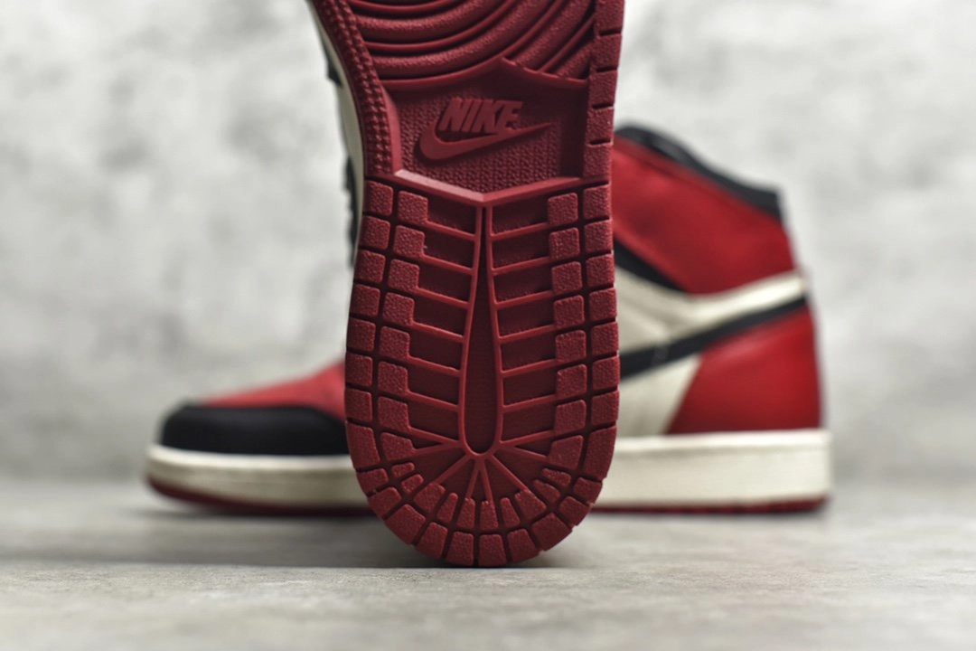 AirJordan 1 Retro Bred Toe